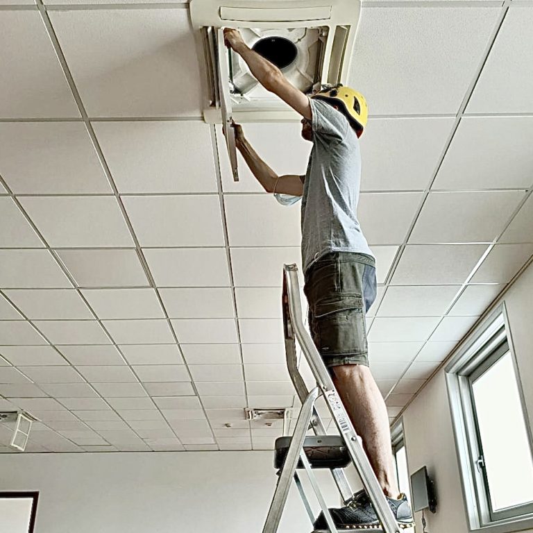 Dismantling of the air conditioner